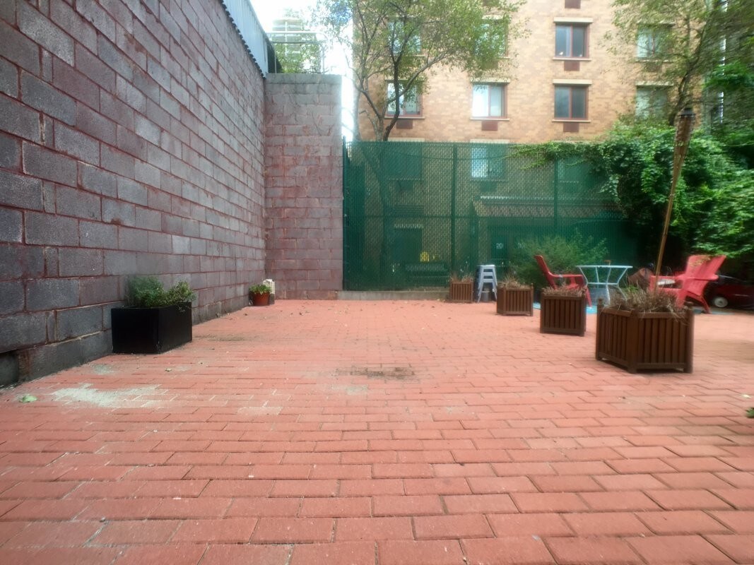 Foto principal - 243 E 120th St