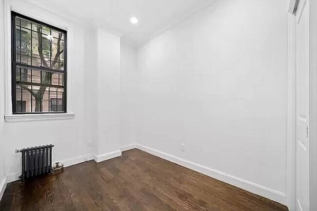 Building Photo - 307 Mott Street
