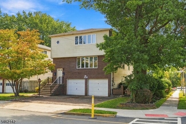 Building Photo - 363 2nd Ave