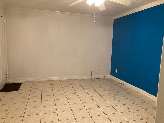 Living room - 811 Southline St