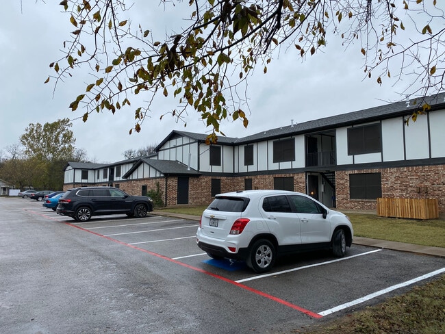 Building Photo - 300 N Wells Ave
