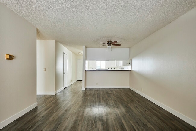 Building Photo - 744 Rose Ave