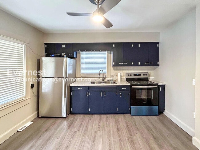 Foto del edificio - 14535 Long Branch Rd