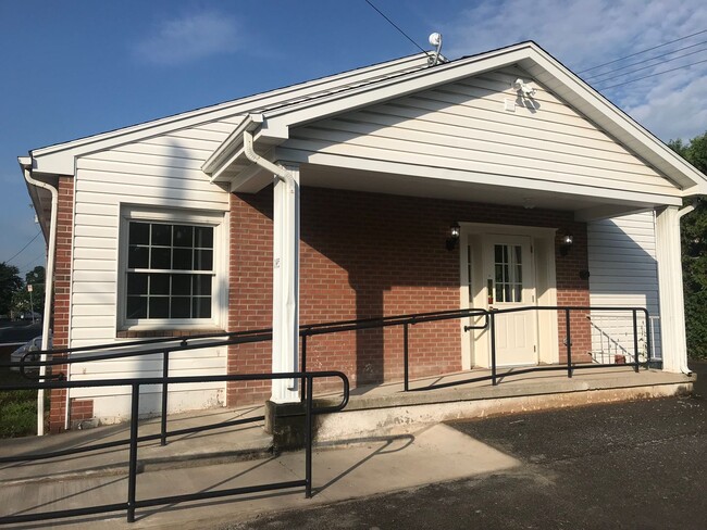 Building Photo - 145 N Gill St