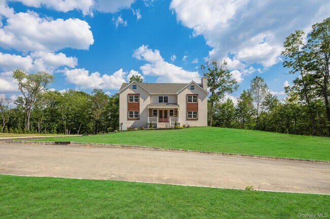 Building Photo - 2 Hallock Ct