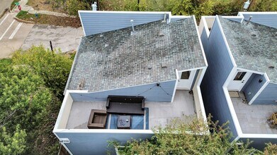 Building Photo - 2007 Briley St