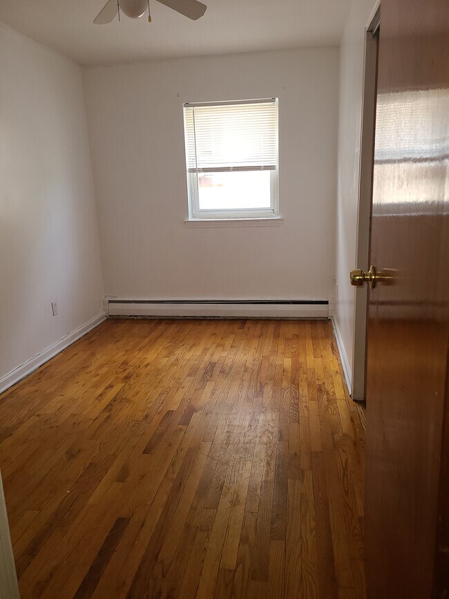 Foto del edificio - 1233 E 222nd St