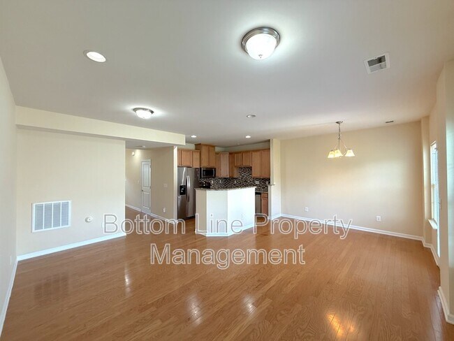 Foto del edificio - 2432 Silverthorn Dr