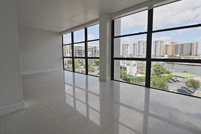 Foto del edificio - 800 Parkview Dr