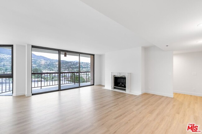 Foto del edificio - 222 Monterey Rd