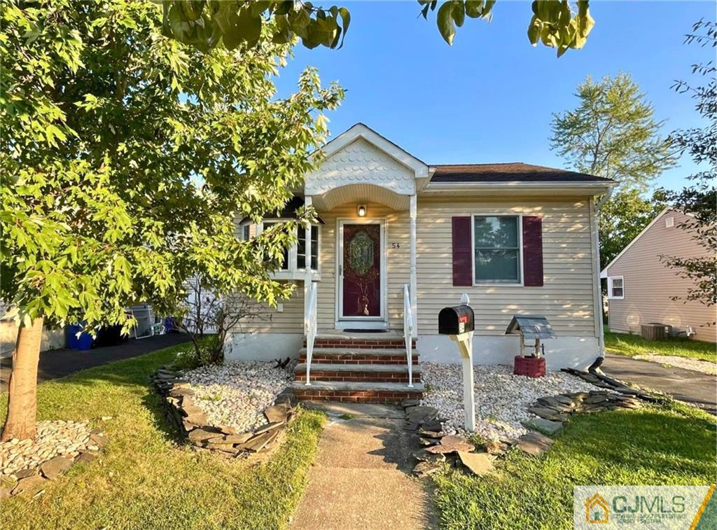 Primary Photo - 54 Pershing Ave