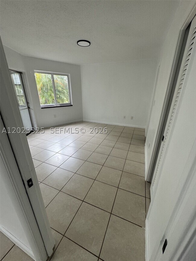 Foto del edificio - 1643 NE Miami Gardens Dr