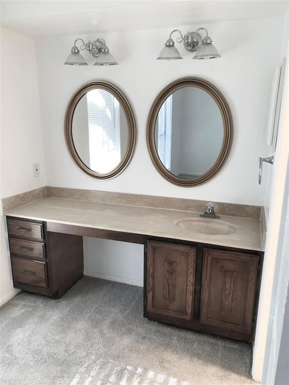 Building Photo - 2048 Lakeside Dr