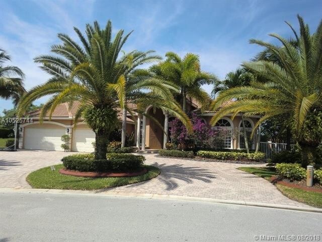 Building Photo - 660 Enclave Cir W