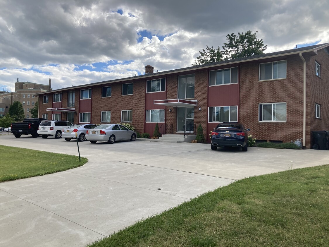 Foto principal - 2994 Elmwood Ave