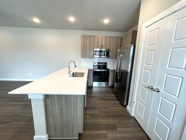 Building Photo - 1127 Eloise Dr