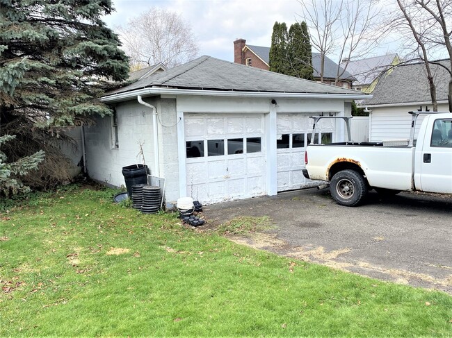 Building Photo - 105 Helen St