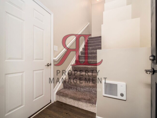 Building Photo - 719 Wintergreen Wy