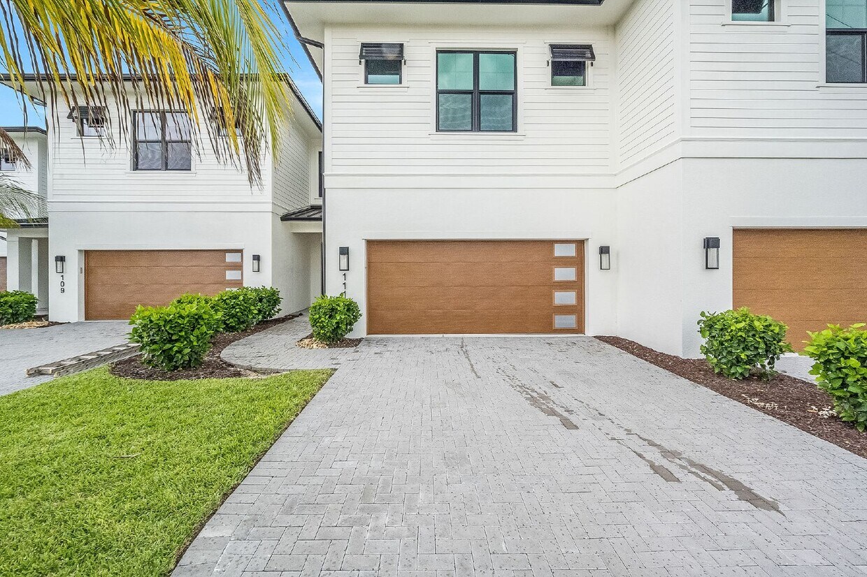 Primary Photo - 111 Watson Dr