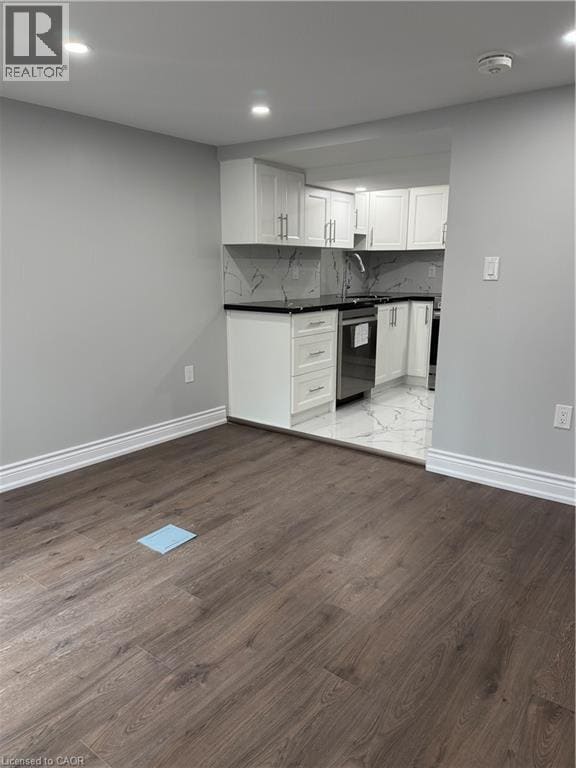 Building Photo - 276 Balmoral Ave N