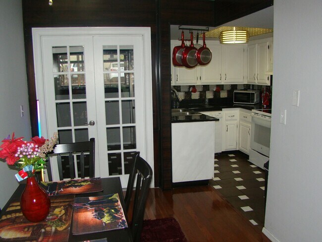 Foto del edificio - 461 W Holmes Ave