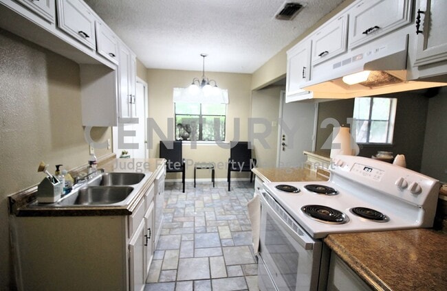 Building Photo - Charming 3/2/1 in Duncanville For Rent!