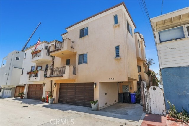 Primary Photo - 209 Crest Dr