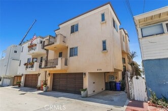 Building Photo - 209 Crest Dr