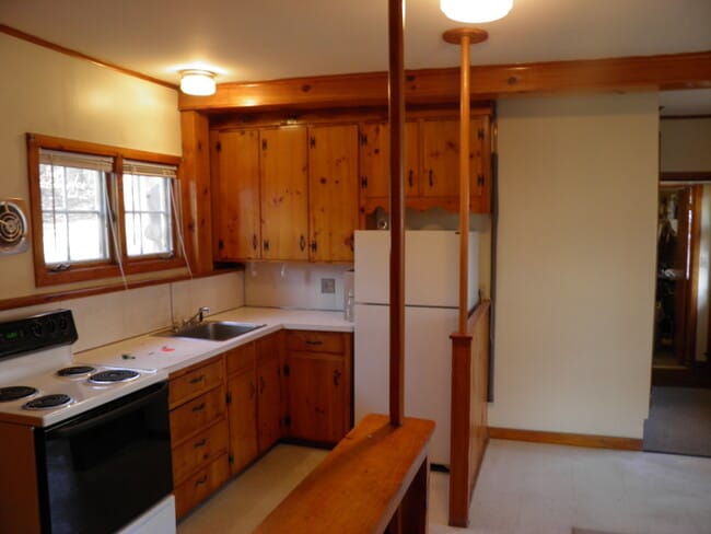 sink and counter area - 47 Spring St