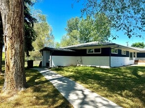 Building Photo - 2434 Wyoming St W