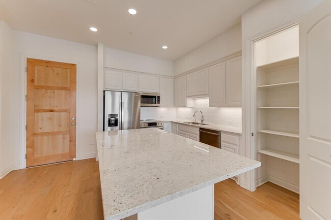 Building Photo - 102 Bella Toscana Ave