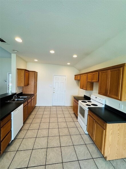 Building Photo - 3308 Light Pointe Dr