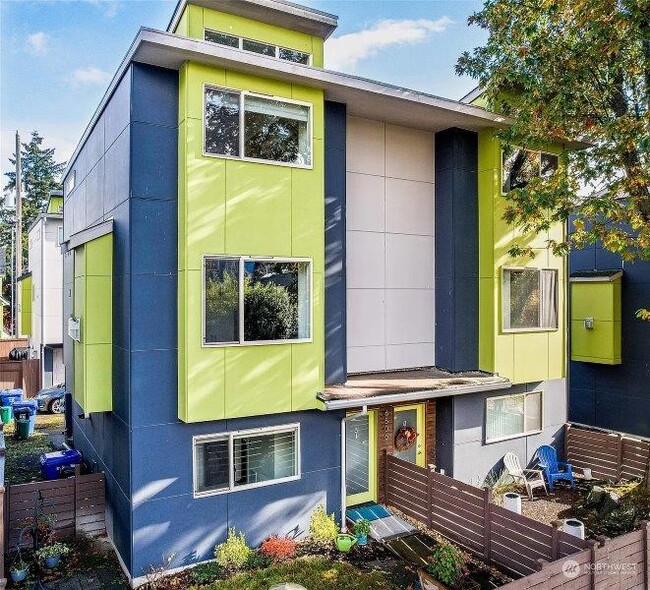 Modern stylish townhome - 6506 34th Ave SW