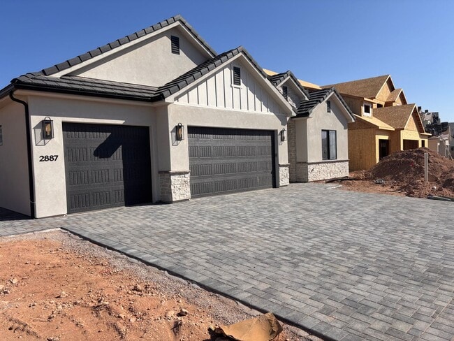 Building Photo - Brand New 4 bed 3 bath home in Desert Canyons