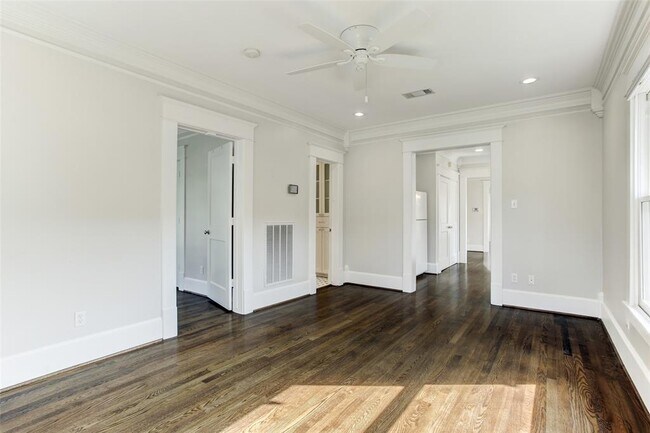 Foto del edificio - 1124 E 16th St