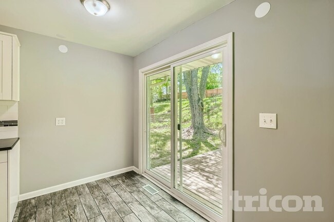 Building Photo - 5728 Xerxes Ave S