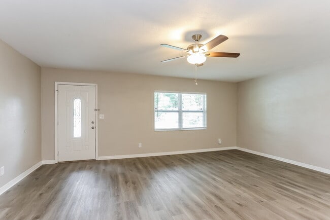 Building Photo - 2054 62nd Pl S