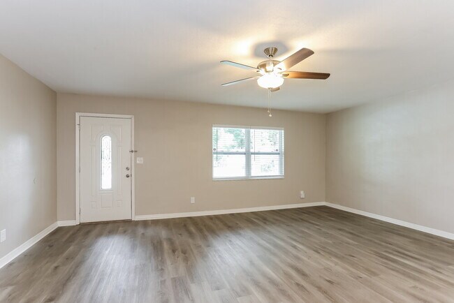 Building Photo - 2054 62nd Pl S