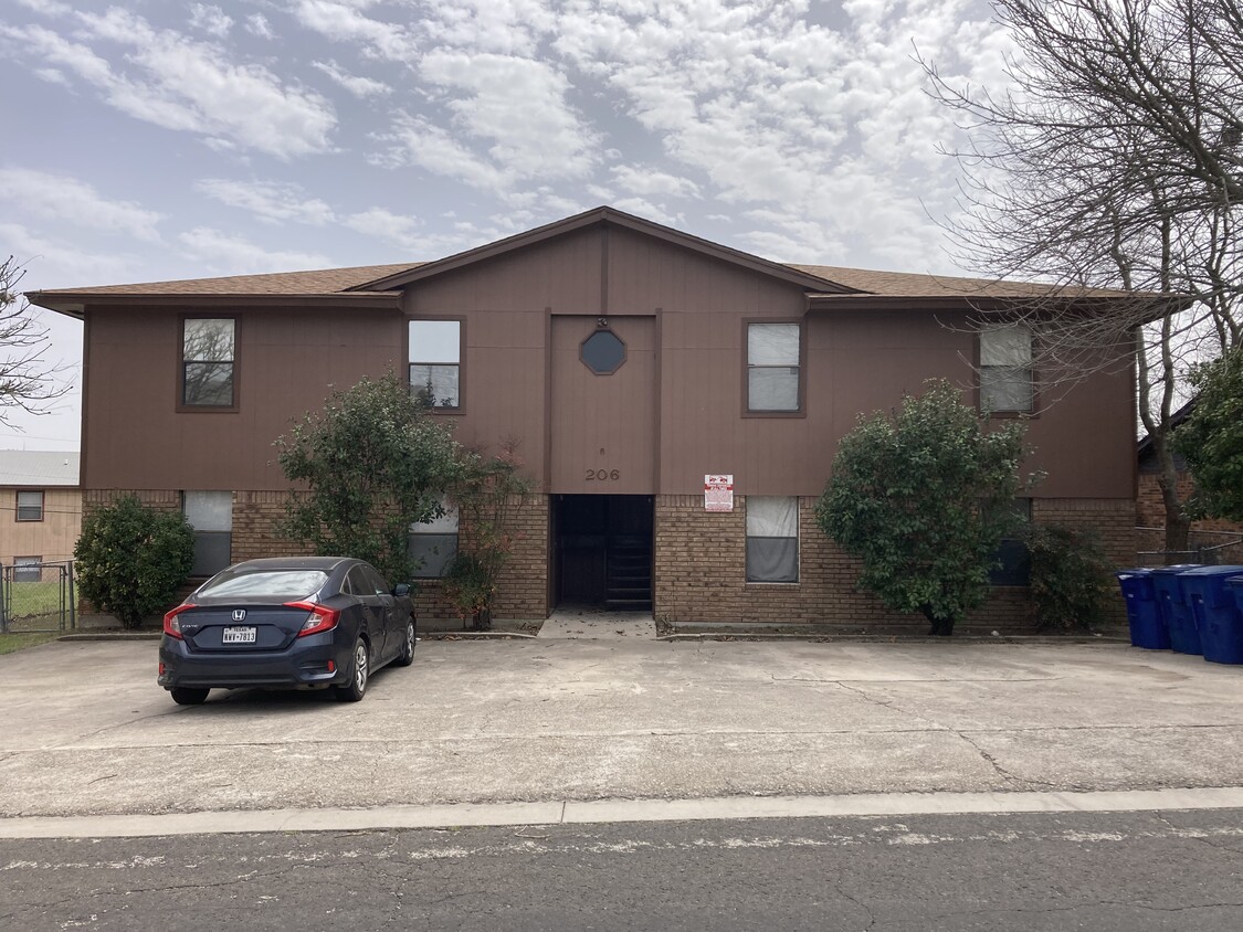 Primary Photo - 206 North Dr