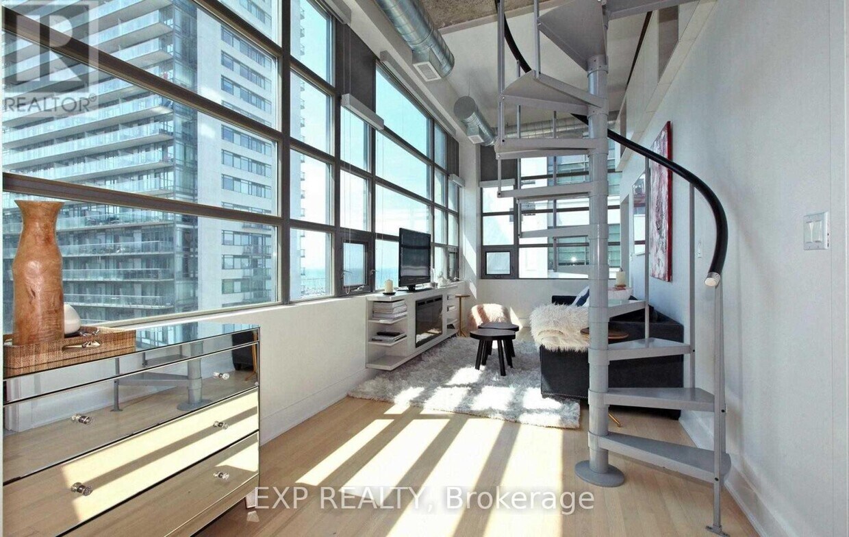 Primary Photo - 637-637 Lake Shore Blvd W