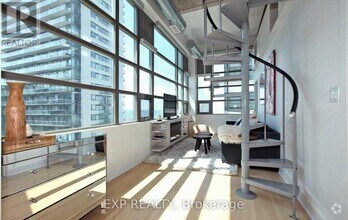 Building Photo - 637-637 Lake Shore Blvd W