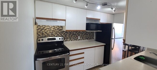 Building Photo - 1105 Jalna Blvd