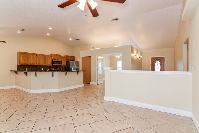 Foto del edificio - 23214 Sierra Rd