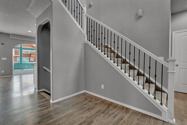 foyer - 7272 Jagged Rock Cir