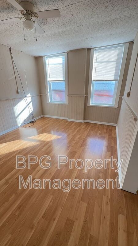 Building Photo - 205 N Main St