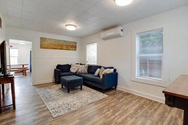 Foto del edificio - Downtown Bend darling Cottage!