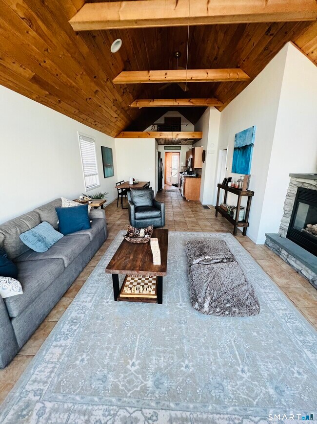 Foto del edificio - 130 Cove St