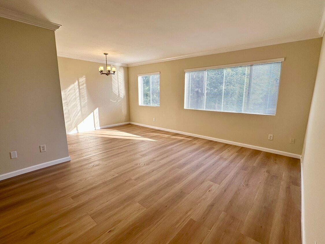 Primary Photo - 20202 Cohasset St