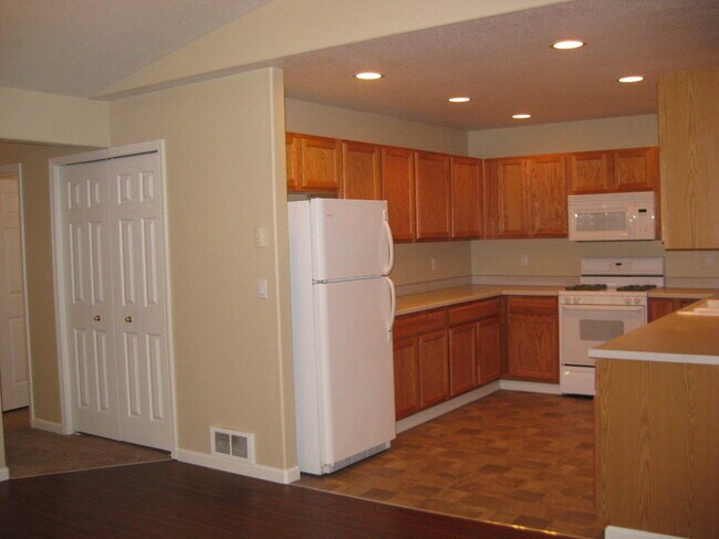 Foto del edificio - 3 Bedroom 2 Bath Duplex at the end of a Cul-De-Sac