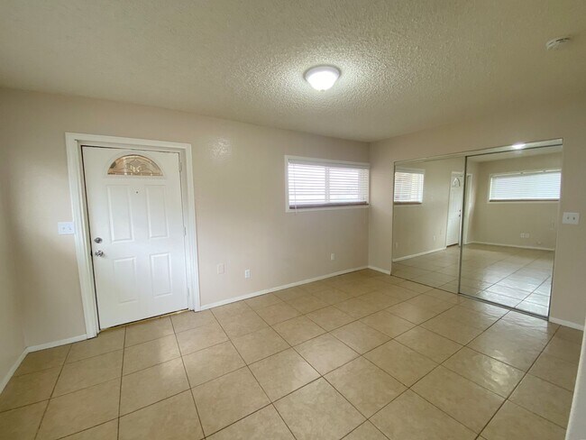 Foto del edificio - 13195 Bryant St